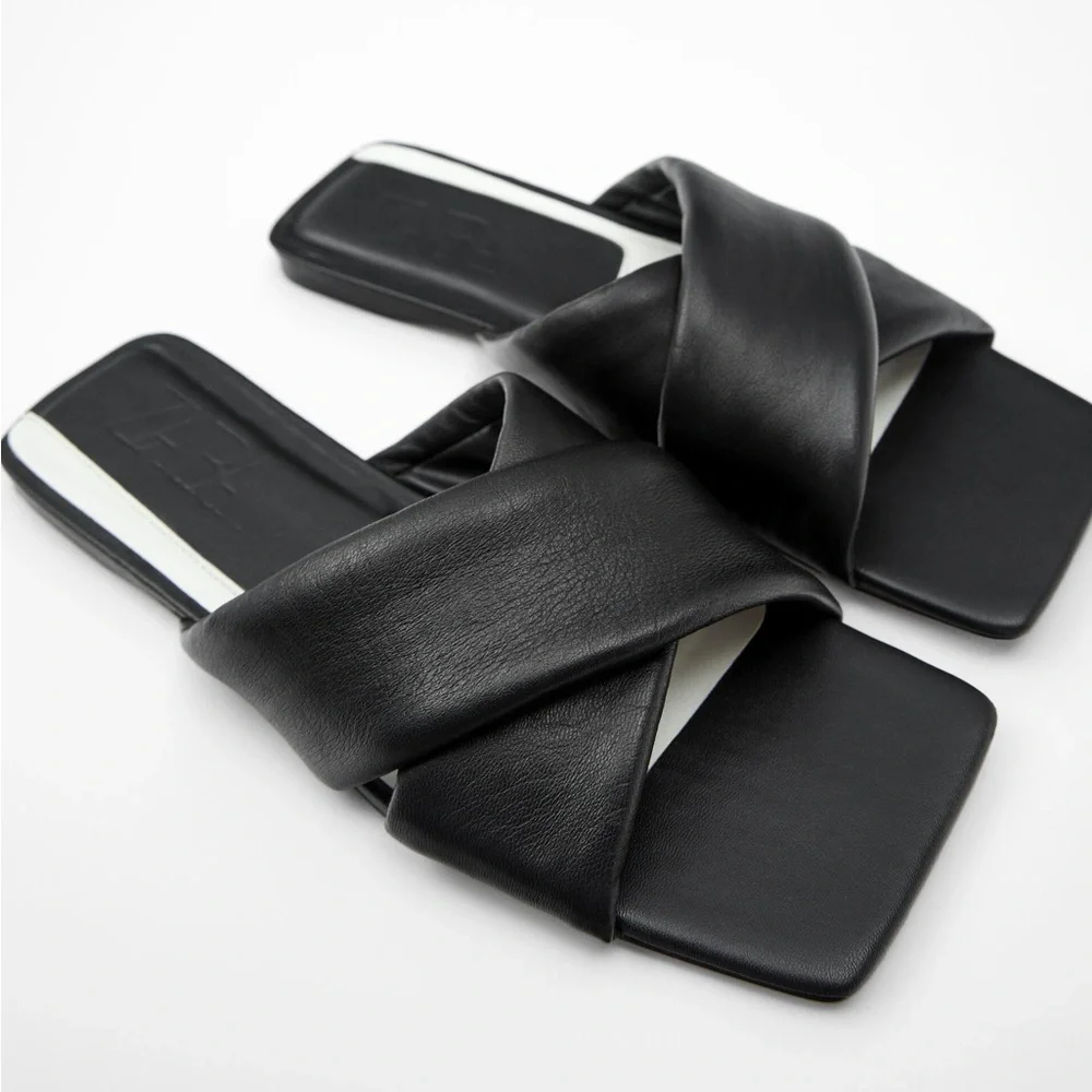 9. PADDED FLAT LEATHER SANDALS - Picture 3 of 12